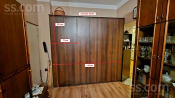 Atdodu skapi, pašizvešana. Skapis ir izjaukts. Ļoti labā stāvoklī.