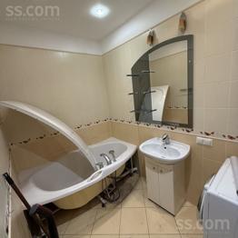 Atdodu vannu ar paneli un Trio, Cersanit skapīt un cersanit izlietni ar jaucējkrānu, spoguli un apgaismojumu. Pašizvešana no Teikas